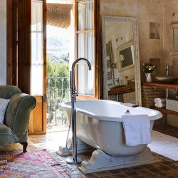 Casa La Siesta roll top bath