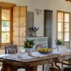 Casa La Siesta dining table