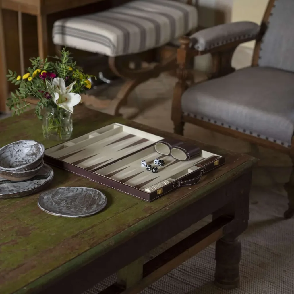 salon coffee table